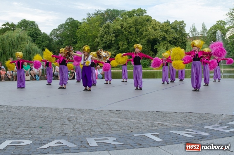 Zdjęcie w galerii na portalu naszraciborz.pl: Magiczna i kolorowa I Raciborska Noc Świętojańska z folklorem wiadomości z regionu