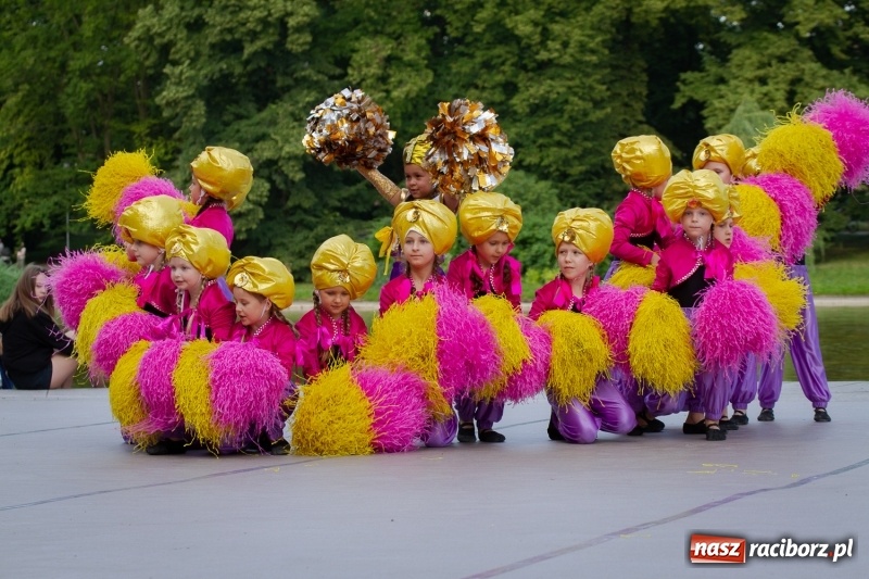Zdjęcie w galerii na portalu naszraciborz.pl: Magiczna i kolorowa I Raciborska Noc Świętojańska z folklorem wiadomości z regionu