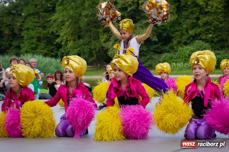 Zdjęcie w galerii na portalu naszraciborz.pl: Magiczna i kolorowa I Raciborska Noc Świętojańska z folklorem wiadomości z regionu