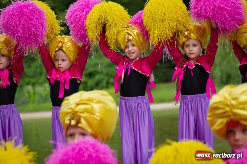 Zdjęcie w galerii na portalu naszraciborz.pl: Magiczna i kolorowa I Raciborska Noc Świętojańska z folklorem wiadomości z regionu
