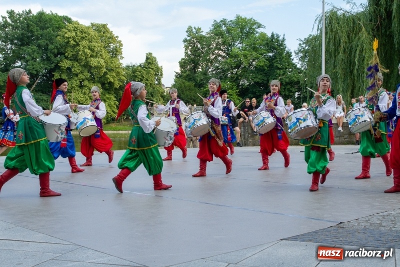 Zdjęcie w galerii na portalu naszraciborz.pl: Magiczna i kolorowa I Raciborska Noc Świętojańska z folklorem wiadomości z regionu