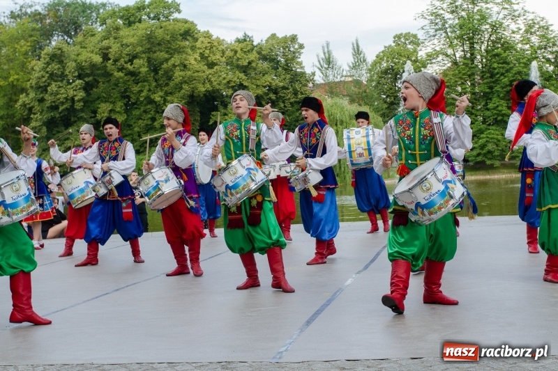 Zdjęcie w galerii na portalu naszraciborz.pl: Magiczna i kolorowa I Raciborska Noc Świętojańska z folklorem wiadomości z regionu