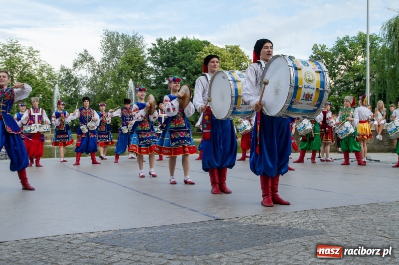 Zdjęcie w galerii na portalu naszraciborz.pl: Magiczna i kolorowa I Raciborska Noc Świętojańska z folklorem wiadomości z regionu