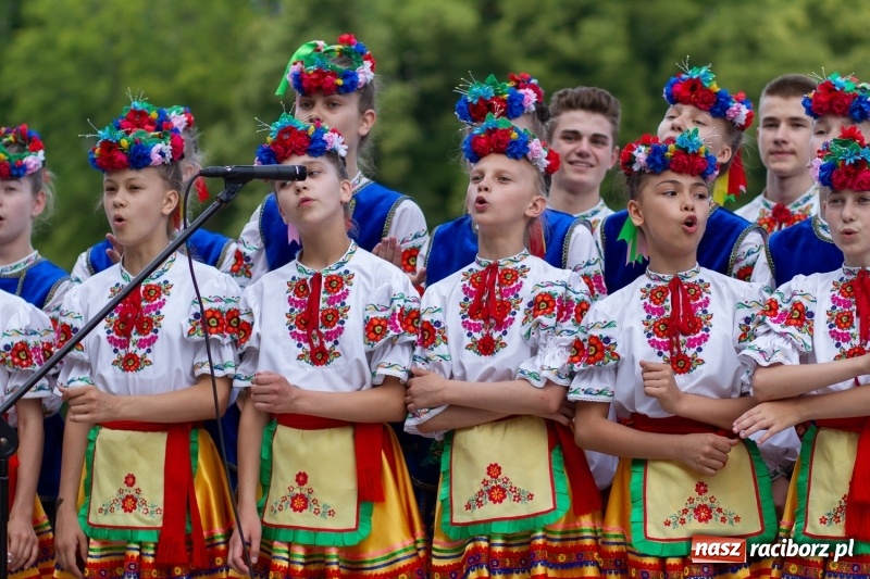 Zdjęcie w galerii na portalu naszraciborz.pl: Magiczna i kolorowa I Raciborska Noc Świętojańska z folklorem wiadomości z regionu