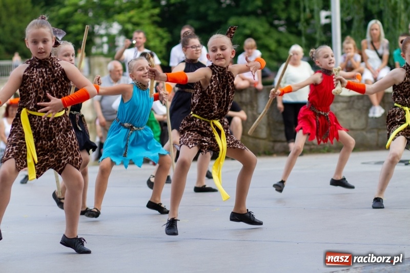 Zdjęcie w galerii na portalu naszraciborz.pl: Magiczna i kolorowa I Raciborska Noc Świętojańska z folklorem wiadomości z regionu