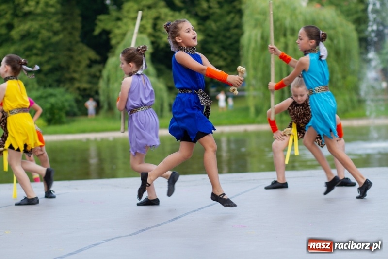 Zdjęcie w galerii na portalu naszraciborz.pl: Magiczna i kolorowa I Raciborska Noc Świętojańska z folklorem wiadomości z regionu