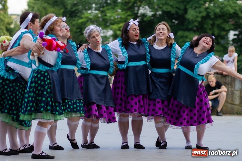 Zdjęcie w galerii na portalu naszraciborz.pl: Magiczna i kolorowa I Raciborska Noc Świętojańska z folklorem wiadomości z regionu