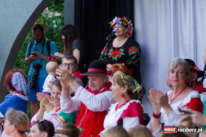Zdjęcie w galerii na portalu naszraciborz.pl: Magiczna i kolorowa I Raciborska Noc Świętojańska z folklorem wiadomości z regionu