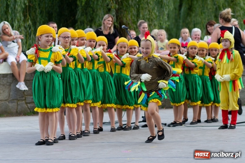 Zdjęcie w galerii na portalu naszraciborz.pl: Magiczna i kolorowa I Raciborska Noc Świętojańska z folklorem wiadomości z regionu