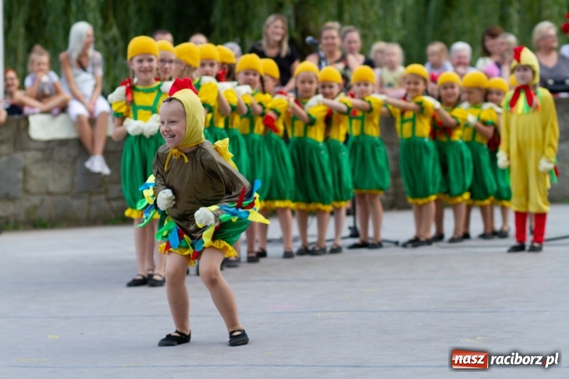 Zdjęcie w galerii na portalu naszraciborz.pl: Magiczna i kolorowa I Raciborska Noc Świętojańska z folklorem wiadomości z regionu