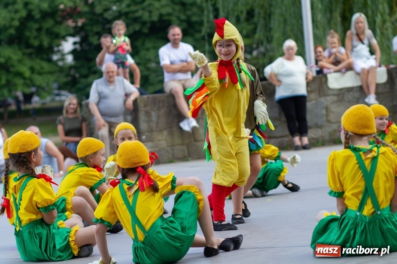 Zdjęcie w galerii na portalu naszraciborz.pl: Magiczna i kolorowa I Raciborska Noc Świętojańska z folklorem wiadomości z regionu