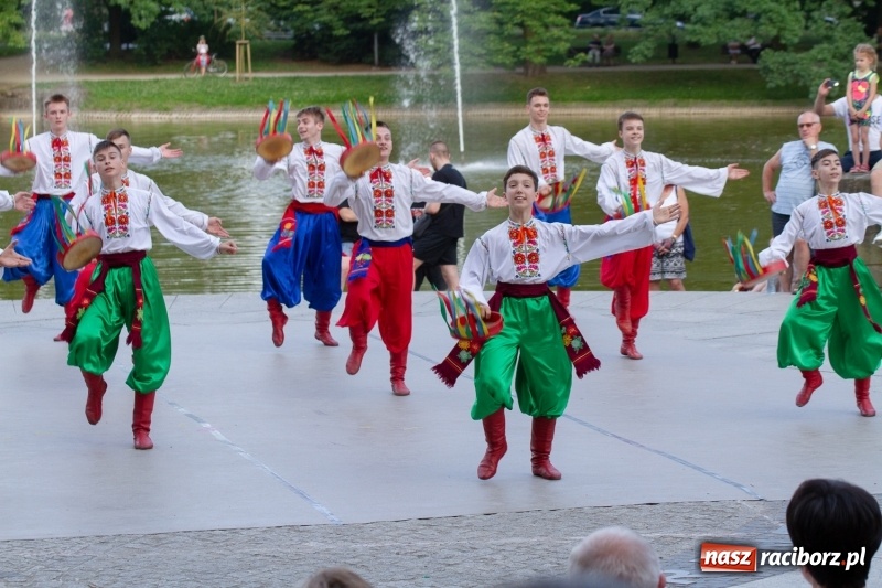 Zdjęcie w galerii na portalu naszraciborz.pl: Magiczna i kolorowa I Raciborska Noc Świętojańska z folklorem wiadomości z regionu