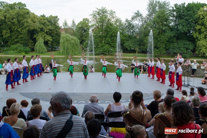 Zdjęcie w galerii na portalu naszraciborz.pl: Magiczna i kolorowa I Raciborska Noc Świętojańska z folklorem wiadomości z regionu