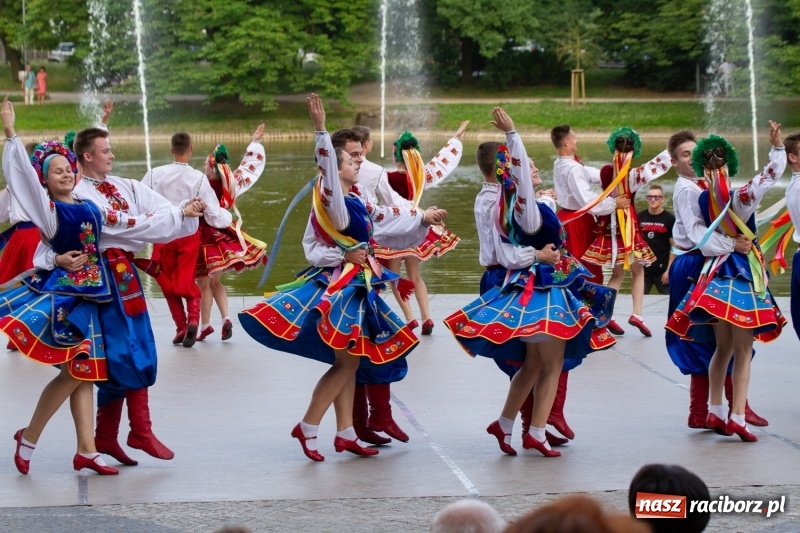 Zdjęcie w galerii na portalu naszraciborz.pl: Magiczna i kolorowa I Raciborska Noc Świętojańska z folklorem wiadomości z regionu
