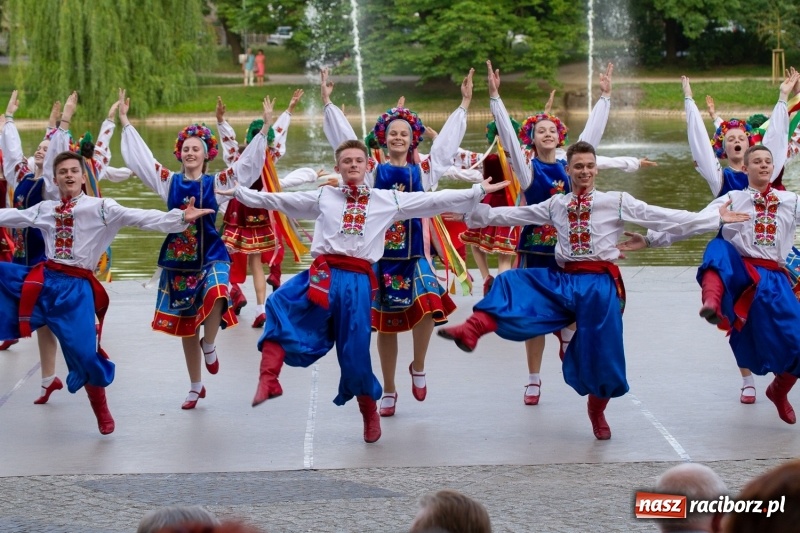 Zdjęcie w galerii na portalu naszraciborz.pl: Magiczna i kolorowa I Raciborska Noc Świętojańska z folklorem wiadomości z regionu
