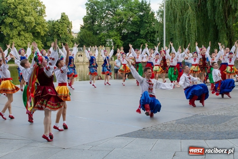 Zdjęcie w galerii na portalu naszraciborz.pl: Magiczna i kolorowa I Raciborska Noc Świętojańska z folklorem wiadomości z regionu