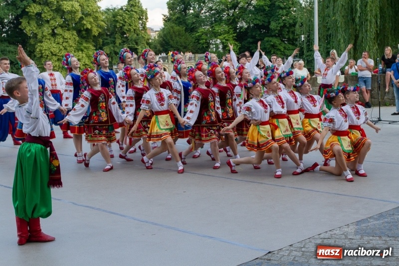 Zdjęcie w galerii na portalu naszraciborz.pl: Magiczna i kolorowa I Raciborska Noc Świętojańska z folklorem wiadomości z regionu