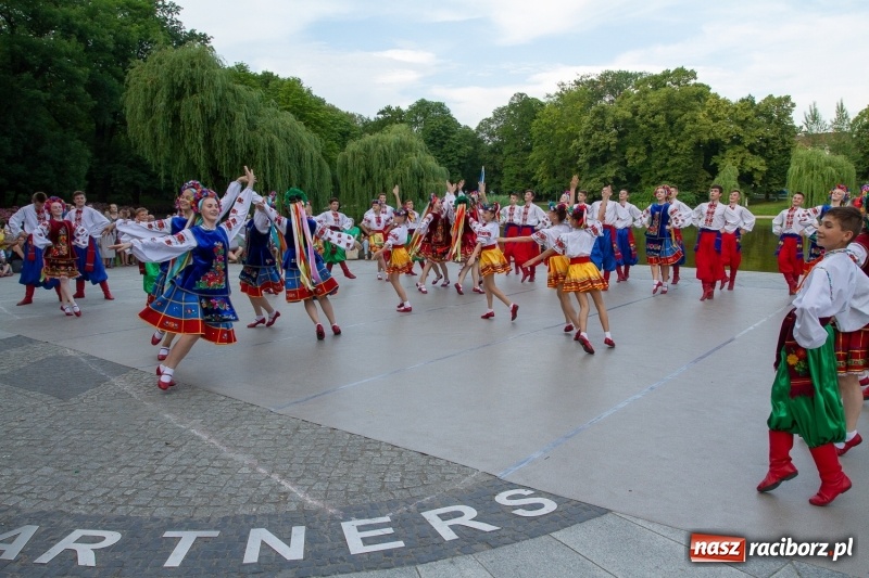 Zdjęcie w galerii na portalu naszraciborz.pl: Magiczna i kolorowa I Raciborska Noc Świętojańska z folklorem wiadomości z regionu