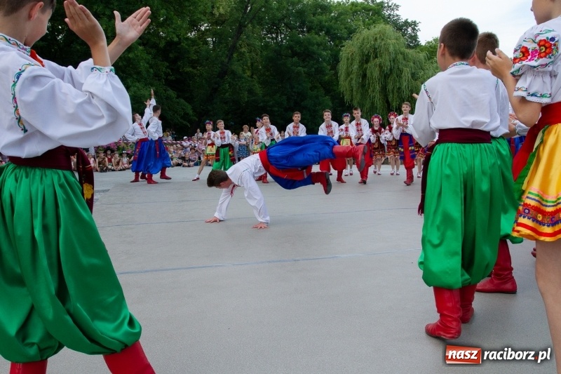 Zdjęcie w galerii na portalu naszraciborz.pl: Magiczna i kolorowa I Raciborska Noc Świętojańska z folklorem wiadomości z regionu