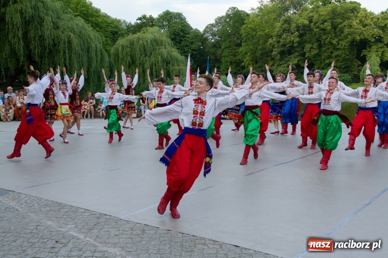 Zdjęcie w galerii na portalu naszraciborz.pl: Magiczna i kolorowa I Raciborska Noc Świętojańska z folklorem wiadomości z regionu