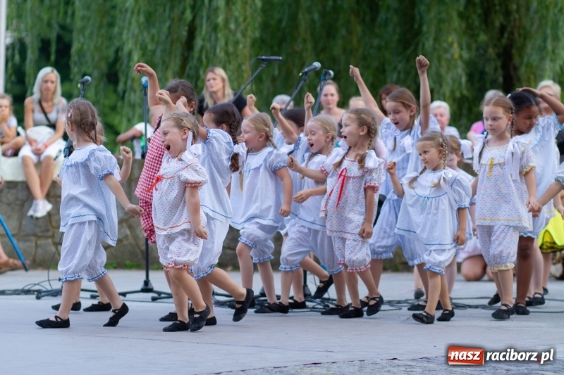 Zdjęcie w galerii na portalu naszraciborz.pl: Magiczna i kolorowa I Raciborska Noc Świętojańska z folklorem wiadomości z regionu