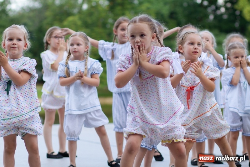 Zdjęcie w galerii na portalu naszraciborz.pl: Magiczna i kolorowa I Raciborska Noc Świętojańska z folklorem wiadomości z regionu