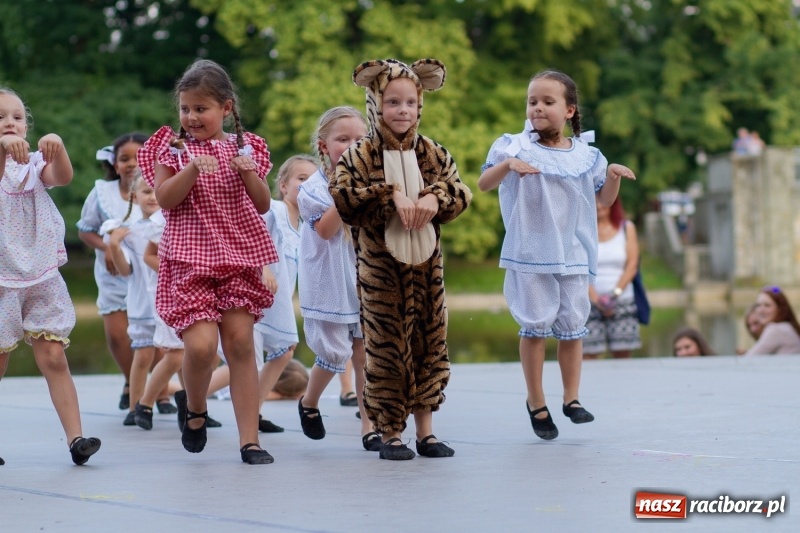 Zdjęcie w galerii na portalu naszraciborz.pl: Magiczna i kolorowa I Raciborska Noc Świętojańska z folklorem wiadomości z regionu