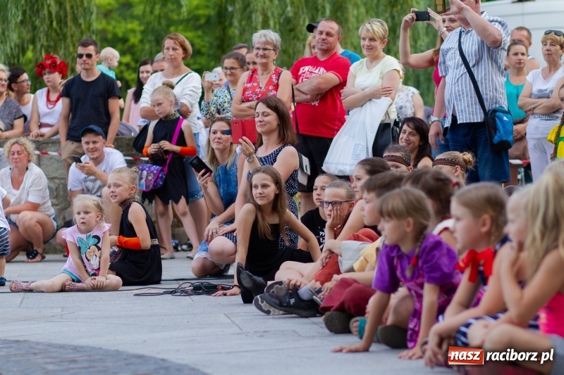 Zdjęcie w galerii na portalu naszraciborz.pl: Magiczna i kolorowa I Raciborska Noc Świętojańska z folklorem wiadomości z regionu