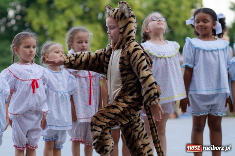 Zdjęcie w galerii na portalu naszraciborz.pl: Magiczna i kolorowa I Raciborska Noc Świętojańska z folklorem wiadomości z regionu