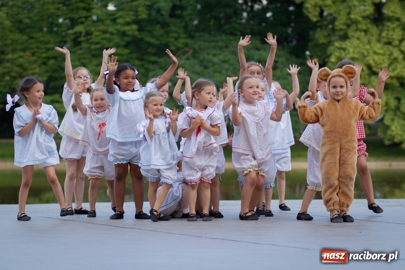 Zdjęcie w galerii na portalu naszraciborz.pl: Magiczna i kolorowa I Raciborska Noc Świętojańska z folklorem wiadomości z regionu