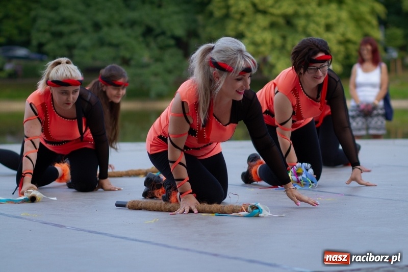 Zdjęcie w galerii na portalu naszraciborz.pl: Magiczna i kolorowa I Raciborska Noc Świętojańska z folklorem wiadomości z regionu