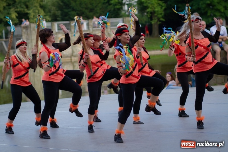 Zdjęcie w galerii na portalu naszraciborz.pl: Magiczna i kolorowa I Raciborska Noc Świętojańska z folklorem wiadomości z regionu