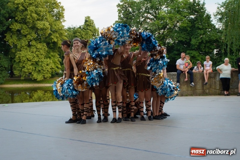 Zdjęcie w galerii na portalu naszraciborz.pl: Magiczna i kolorowa I Raciborska Noc Świętojańska z folklorem wiadomości z regionu