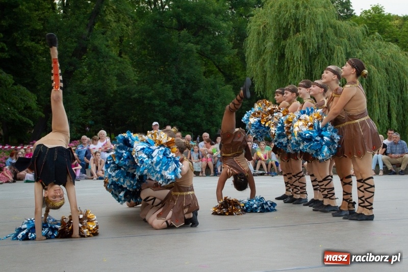 Zdjęcie w galerii na portalu naszraciborz.pl: Magiczna i kolorowa I Raciborska Noc Świętojańska z folklorem wiadomości z regionu