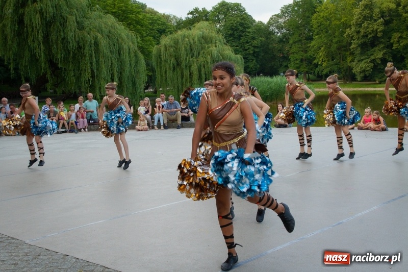 Zdjęcie w galerii na portalu naszraciborz.pl: Magiczna i kolorowa I Raciborska Noc Świętojańska z folklorem wiadomości z regionu