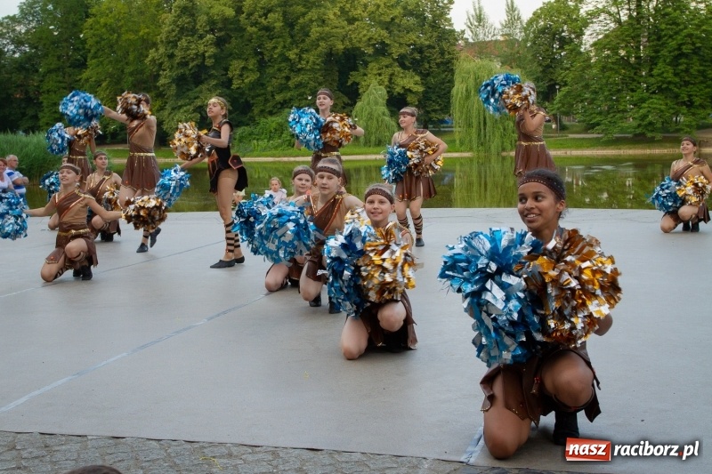 Zdjęcie w galerii na portalu naszraciborz.pl: Magiczna i kolorowa I Raciborska Noc Świętojańska z folklorem wiadomości z regionu