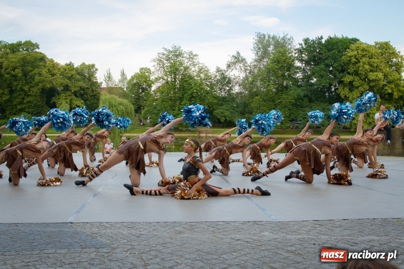 Zdjęcie w galerii na portalu naszraciborz.pl: Magiczna i kolorowa I Raciborska Noc Świętojańska z folklorem wiadomości z regionu