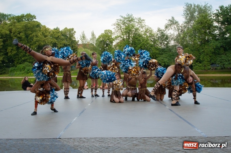 Zdjęcie w galerii na portalu naszraciborz.pl: Magiczna i kolorowa I Raciborska Noc Świętojańska z folklorem wiadomości z regionu