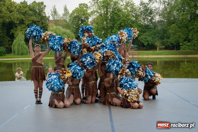 Zdjęcie w galerii na portalu naszraciborz.pl: Magiczna i kolorowa I Raciborska Noc Świętojańska z folklorem wiadomości z regionu
