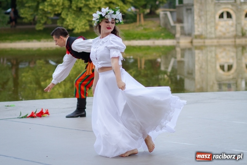 Zdjęcie w galerii na portalu naszraciborz.pl: Magiczna i kolorowa I Raciborska Noc Świętojańska z folklorem wiadomości z regionu
