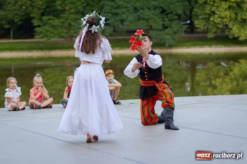 Zdjęcie w galerii na portalu naszraciborz.pl: Magiczna i kolorowa I Raciborska Noc Świętojańska z folklorem wiadomości z regionu
