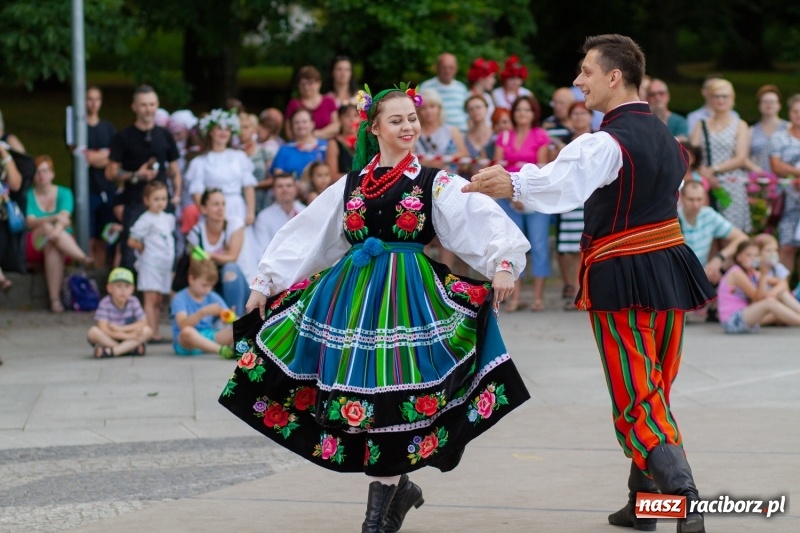 Zdjęcie w galerii na portalu naszraciborz.pl: Magiczna i kolorowa I Raciborska Noc Świętojańska z folklorem wiadomości z regionu