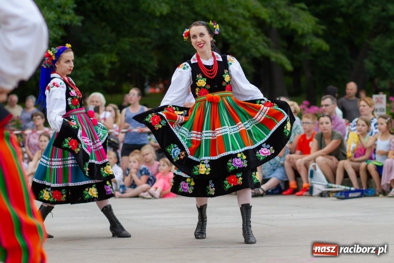 Zdjęcie w galerii na portalu naszraciborz.pl: Magiczna i kolorowa I Raciborska Noc Świętojańska z folklorem wiadomości z regionu