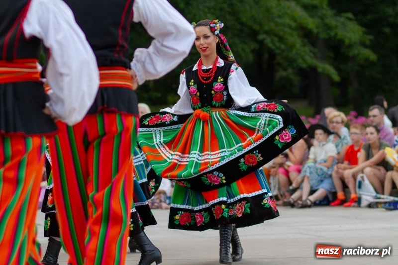 Zdjęcie w galerii na portalu naszraciborz.pl: Magiczna i kolorowa I Raciborska Noc Świętojańska z folklorem wiadomości z regionu