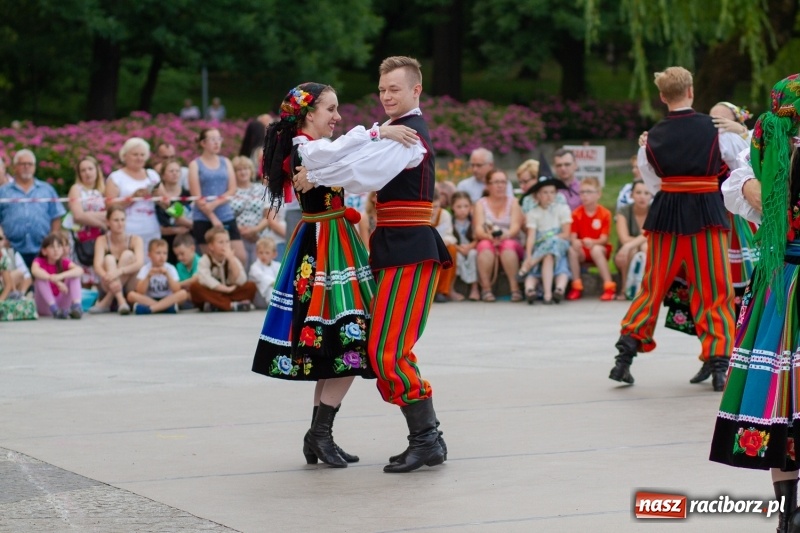 Zdjęcie w galerii na portalu naszraciborz.pl: Magiczna i kolorowa I Raciborska Noc Świętojańska z folklorem wiadomości z regionu