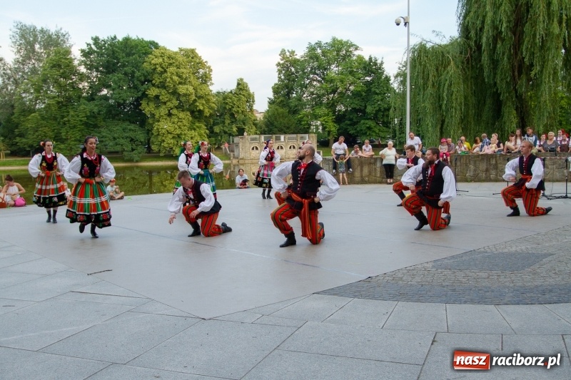 Zdjęcie w galerii na portalu naszraciborz.pl: Magiczna i kolorowa I Raciborska Noc Świętojańska z folklorem wiadomości z regionu