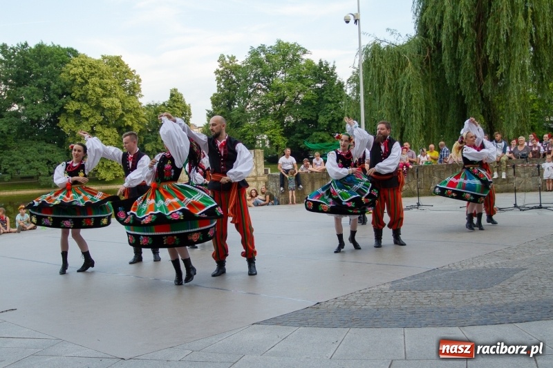 Zdjęcie w galerii na portalu naszraciborz.pl: Magiczna i kolorowa I Raciborska Noc Świętojańska z folklorem wiadomości z regionu