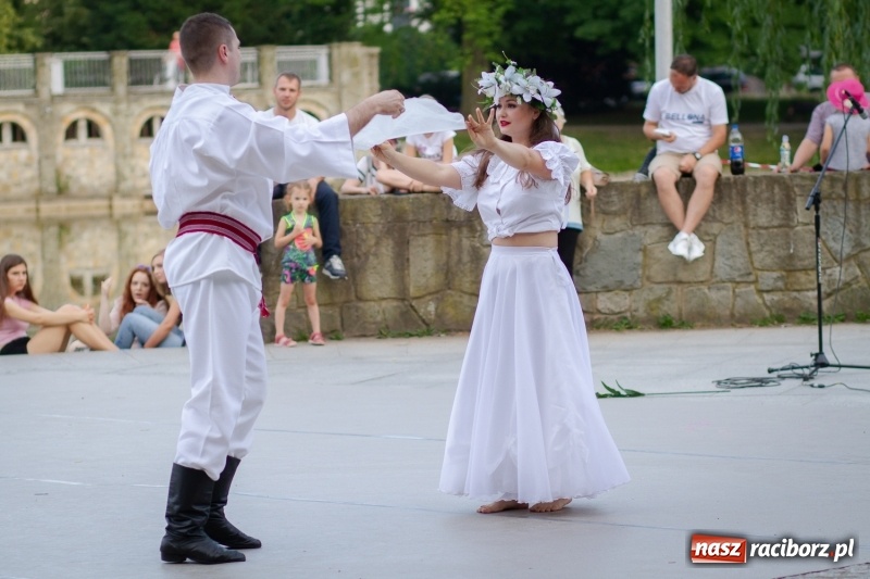 Zdjęcie w galerii na portalu naszraciborz.pl: Magiczna i kolorowa I Raciborska Noc Świętojańska z folklorem wiadomości z regionu