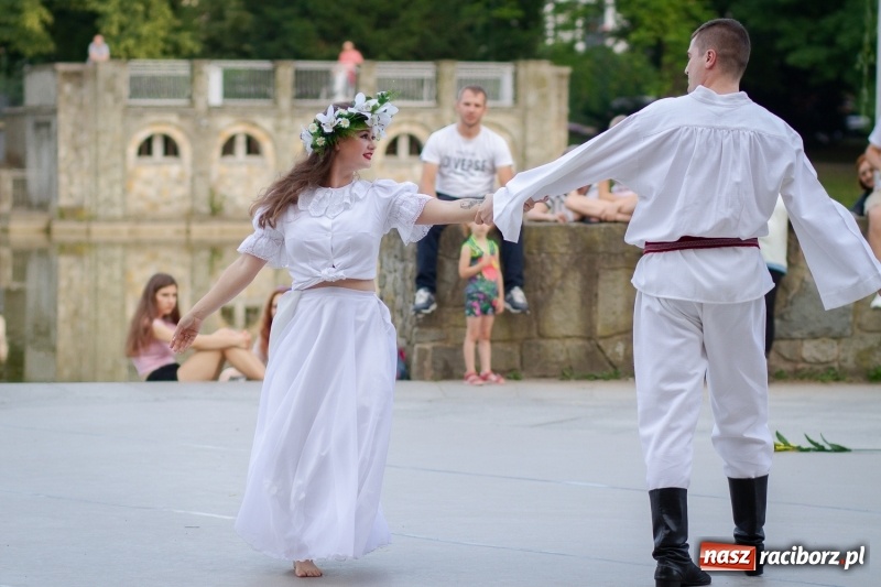 Zdjęcie w galerii na portalu naszraciborz.pl: Magiczna i kolorowa I Raciborska Noc Świętojańska z folklorem wiadomości z regionu