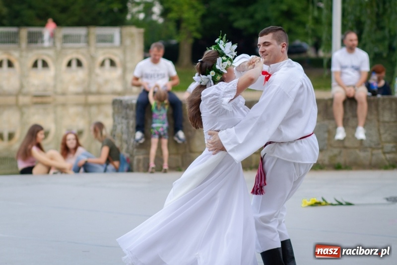 Zdjęcie w galerii na portalu naszraciborz.pl: Magiczna i kolorowa I Raciborska Noc Świętojańska z folklorem wiadomości z regionu